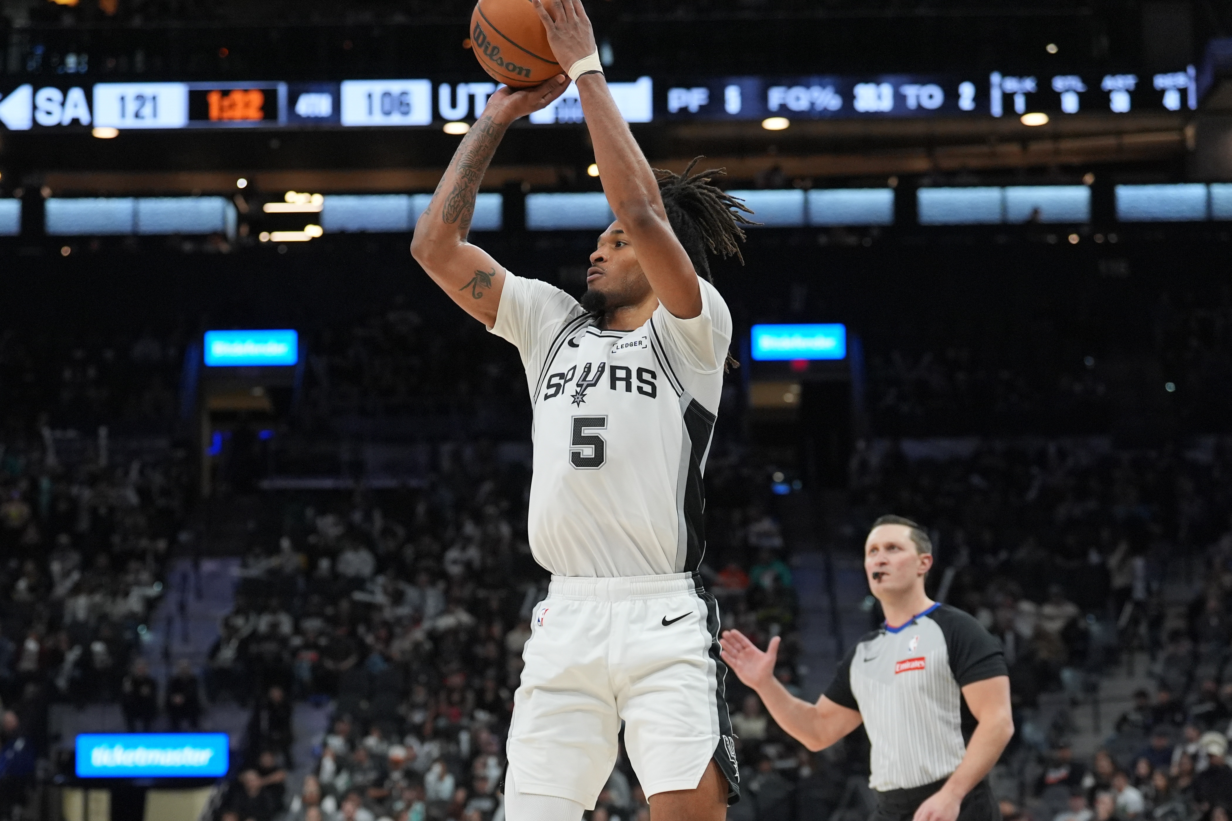 2026世界杯直播app下载-身手全能！卡斯尔13中8拿到18分7板6助3断 正负值+27最高