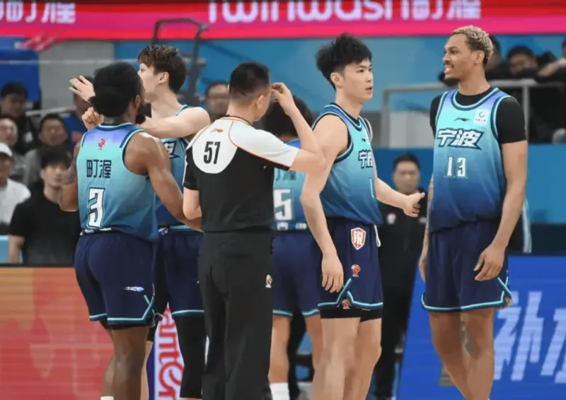 2026世界杯官网入口-官方：宁波男篮现场观众向场内投掷烟盒杂物，核减经费3万元